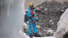 Слепой китайский альпинист поднялся на вершину мира — Эверест