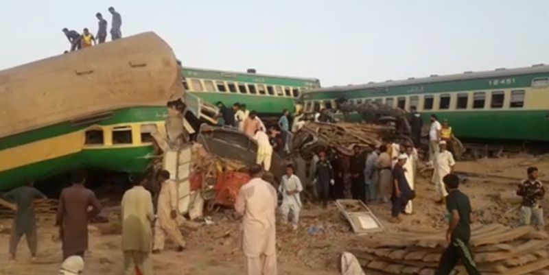 В Пакистане — 36 погибших в результате столкновения поездов