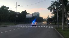 Легковушка снесла двух пешеходов: в Харькове ищут свидетелей ДТП (фото)