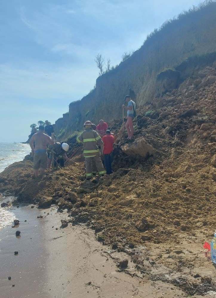 Место оползня на берегу моря возле села Лебедевка в одесской области - фото 3