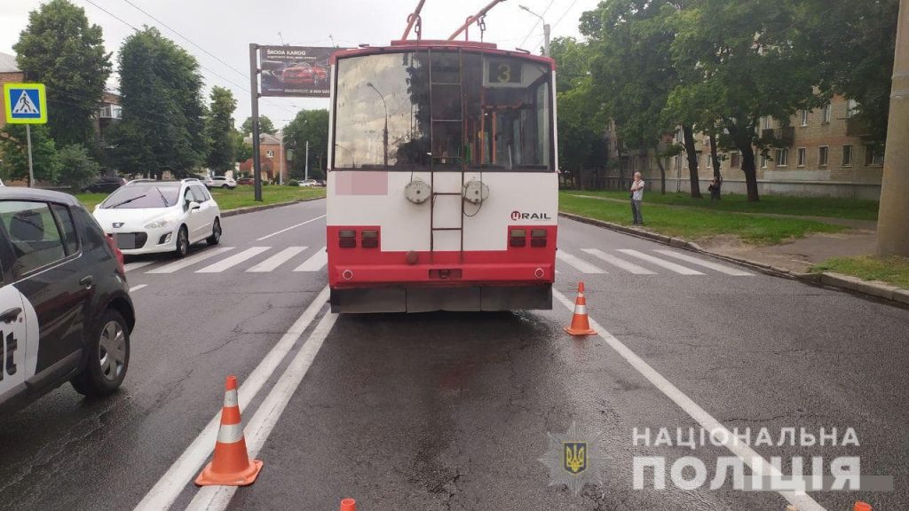 В Харькове троллейбус наехал на женщину-пешехода: в полиции рассказали подробности