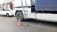 Женщины-пешеходы попали под колеса фуры: полиция рассказала подробности (фото)