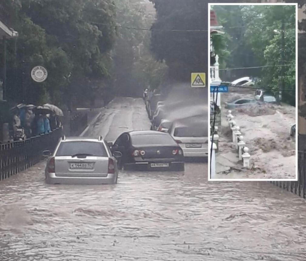 В Крыму настоящий потоп, Ялту смывает потоками воды (фото, видео)