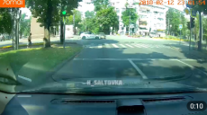 В Харькове патрульные попали в ДТП (видео)