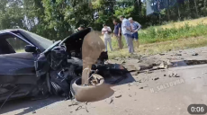 На Харьковщине — лобовое столкновение авто (видео)