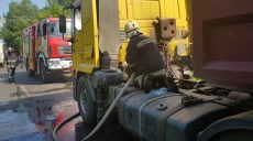 На Харьковщине во время движения загорелся грузовик (фото)