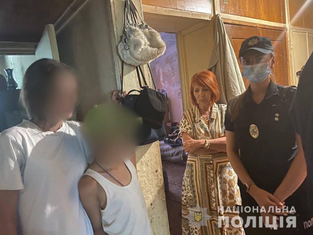 На Харьковщине малолетнего мальчика забрали в соццентр из-за антисанитарии дома