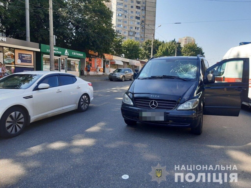 В Харькове Mercedes сбил пешехода (фото)