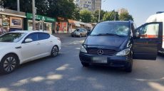В Харькове Mercedes сбил пешехода (фото)