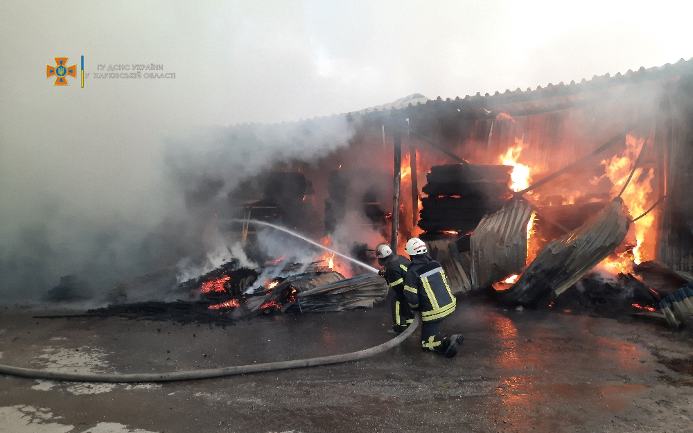 Появилось видео масштабного пожара в Харькове