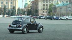 Неначе з минулого: Volkswagen «Жук» роз’їжджає вулицями Харкова (відео)