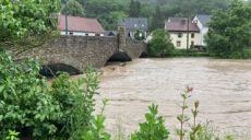 В Германии из-за мощного наводнения около 70 человек пропали без вести и не менее 6 погибли (видео)