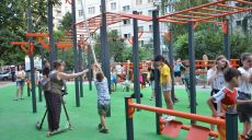 В Немышлянском районе открыли комплекс из детских площадок (фоторепортаж)
