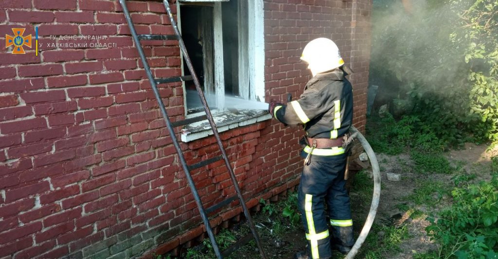 В Харьковском районе во время пожара пострадала 18-летняя девушка