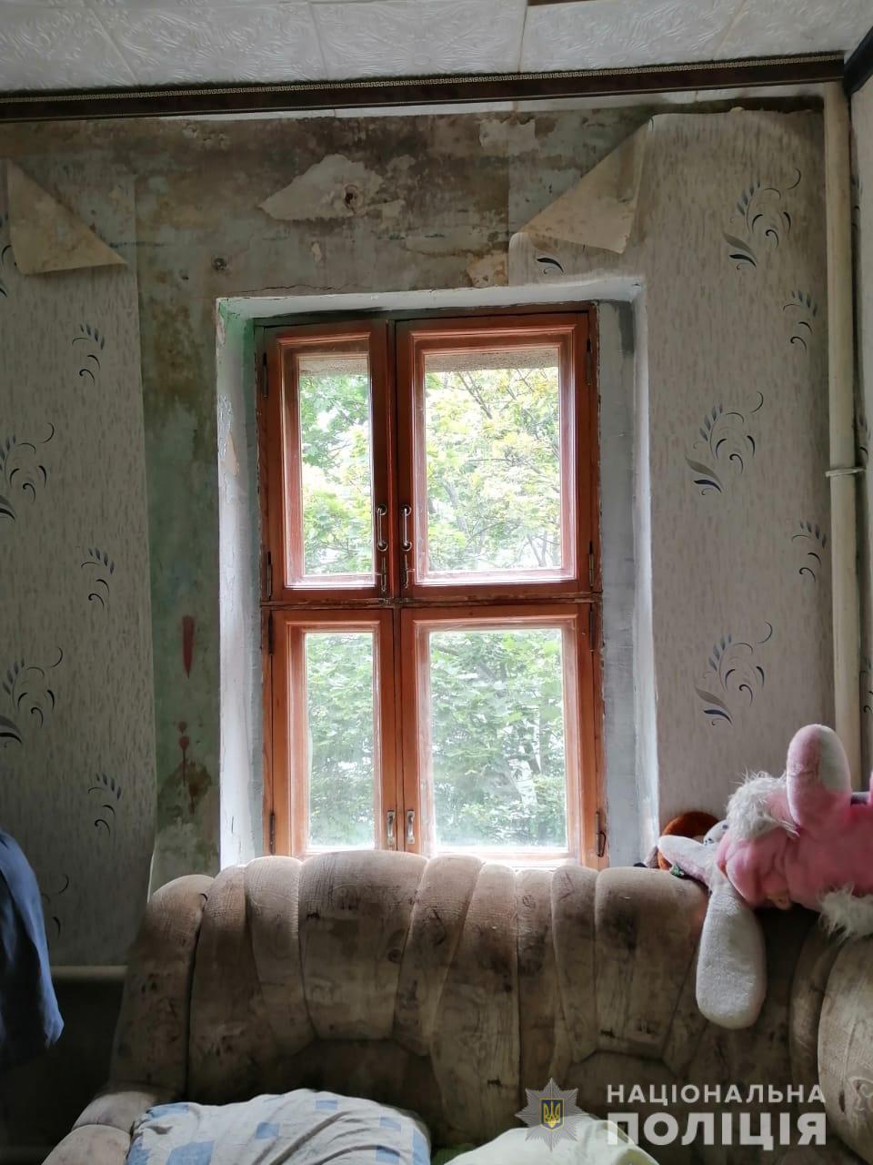 В Харькове годовалая девочка жила в антисанитарии - фото 2