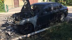 Ночью в Харькове сгорел BMW (подробности, видео)