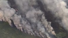 В Харьковской области горят три гектара поля (фоторепортаж)
