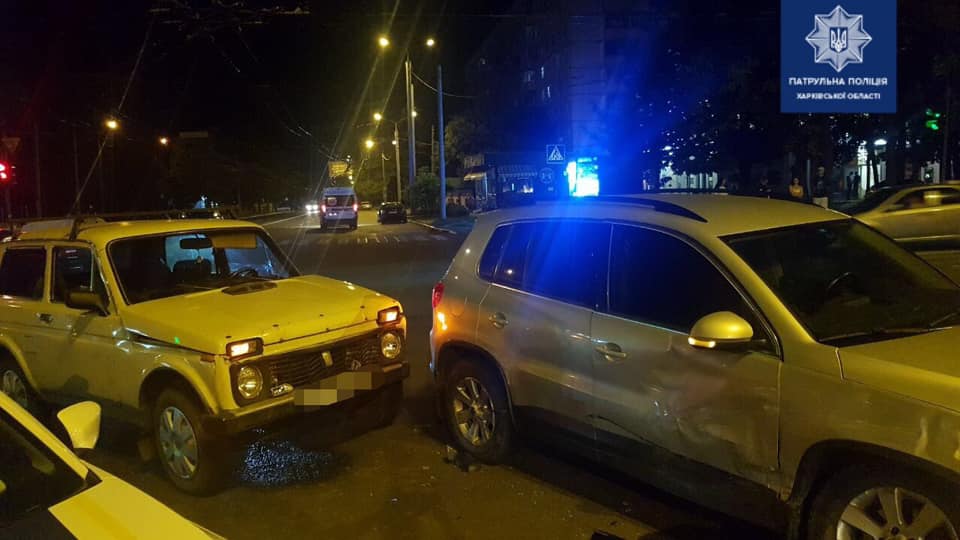 В Харькове легковушки не поделили перекресток: пострадавших увезли на «скорой»