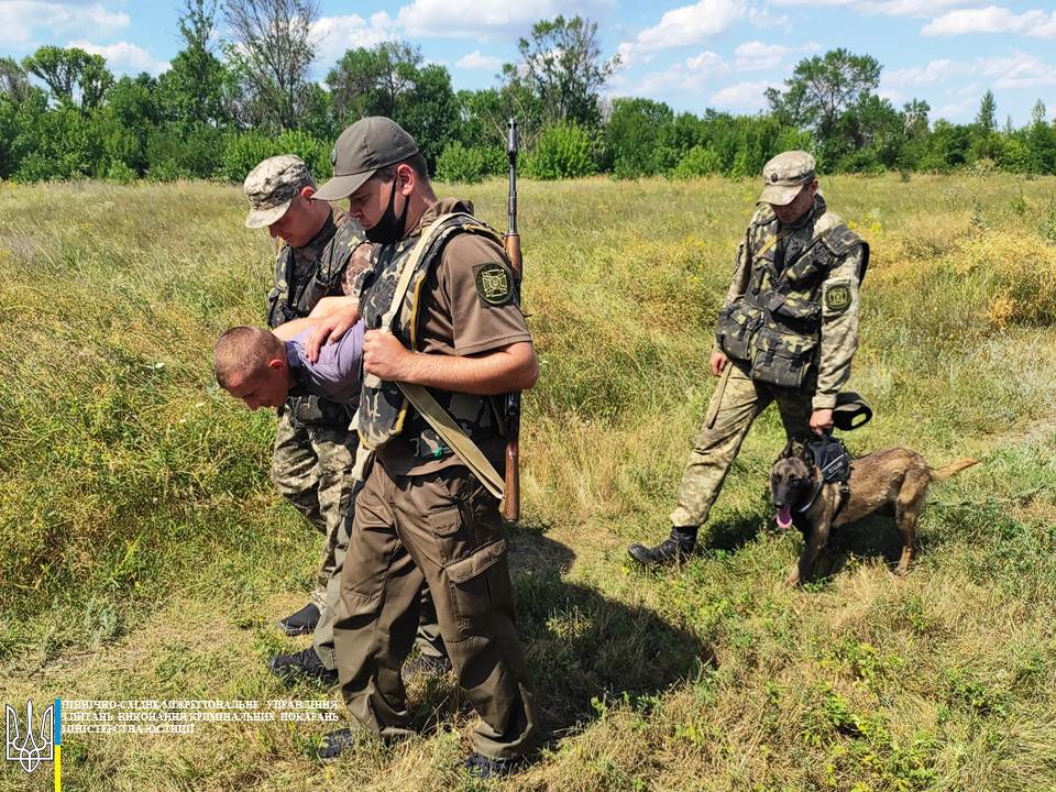 В Харьковской колонии прошли обыски с собаками