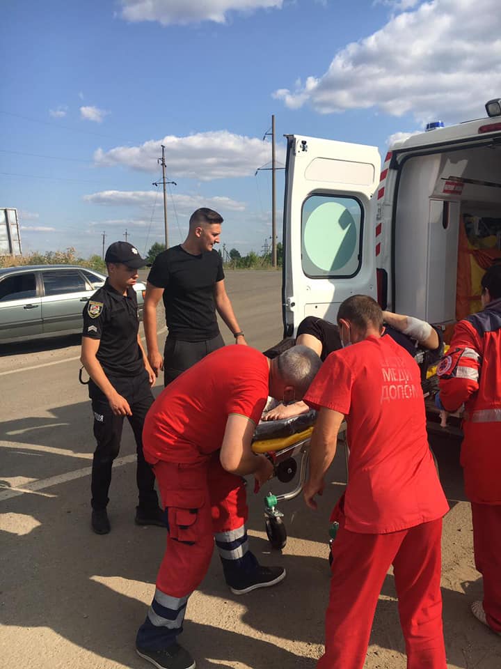 В ДТП на Луганщине пострадали пятеро пассажиров микроавтобуса, который двигался из пгт. Станица-Луганская до Харькова - фото 3