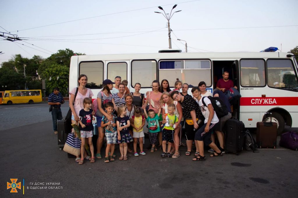 27 харьковчан застряли в подтопленной маршрутке в Одессе (фото)