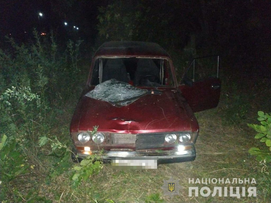 В Харьковской области ВАЗ сбил двух подростков: пострадавшие — в тяжелом состоянии (фото)