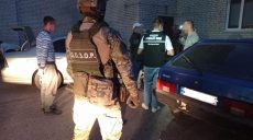 В Харькове задержали украинца при попытке дать взятку пограничнику (фоторепортаж)