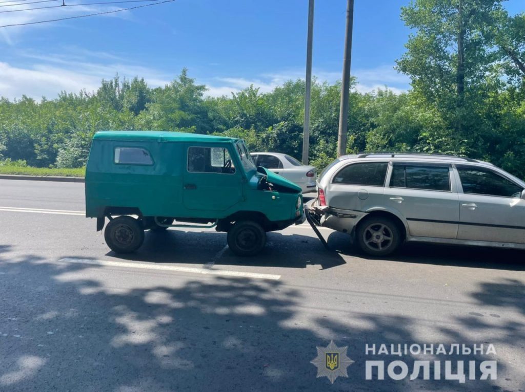 На Московском проспекте столкнулись сразу три авто: пострадала 19-летняя пассажирка (фото)