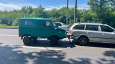 На Московском проспекте столкнулись сразу три авто: пострадала 19-летняя пассажирка (фото)