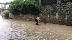 В Крыму из-за сильных ливней снова подтопило Ялту (фото, видео)