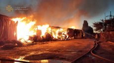 Крупный пожар на складе в Харькове полностью ликвидировали за 19 часов (видео, фото)