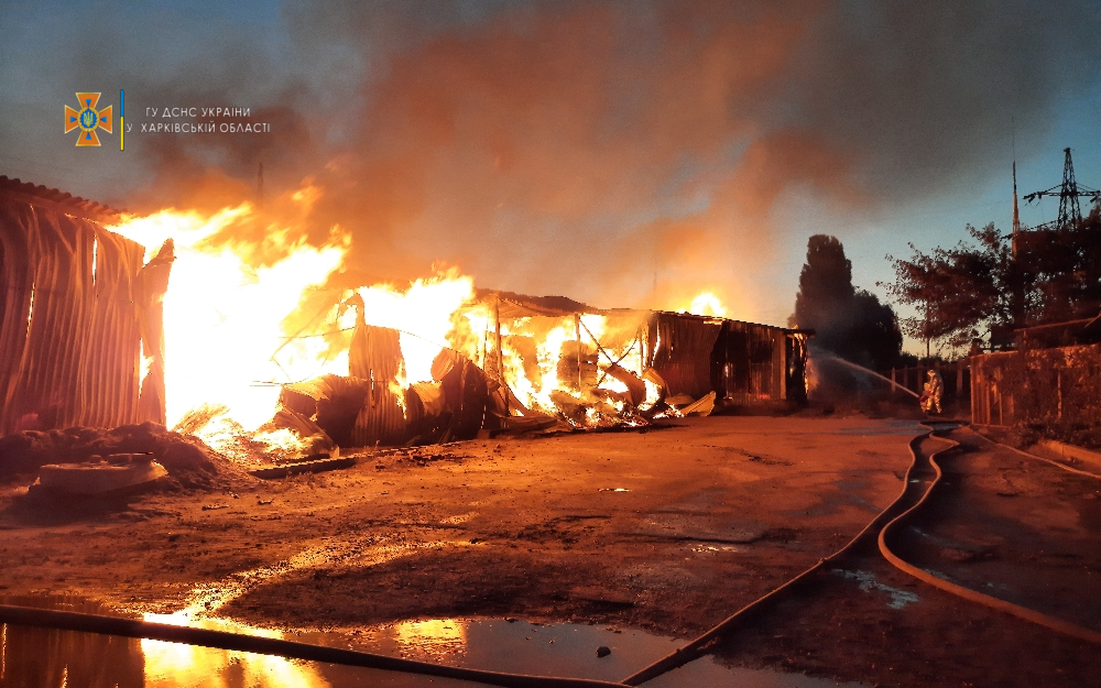 Крупный пожар на складе в Харькове полностью ликвидировали за 19 часов (видео, фото)