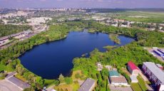 Городские власти обещают благоустроить карьер-водоем в Харькове