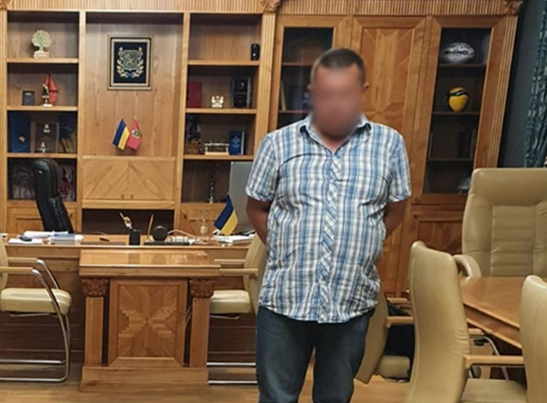 Пойманному «на горячем» чиновнику Харьковского облсовета сообщили о подозрении