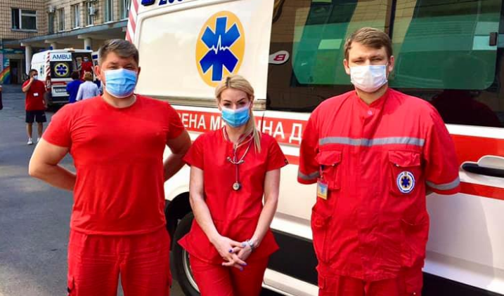 Харьковские медики «скорой» спасли пострадавшего в ДТП киевлянина