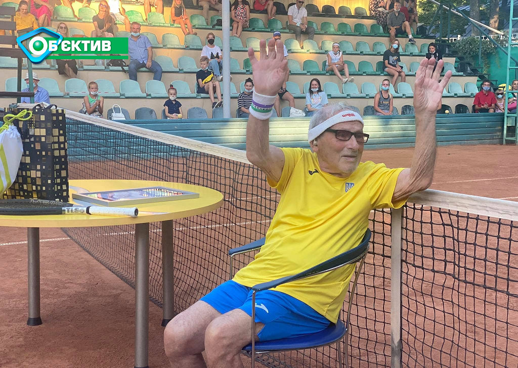 Самым взрослым в мире теннисистом стал 97-летний харьковчанин Леонид Станиславский (фото, видео)