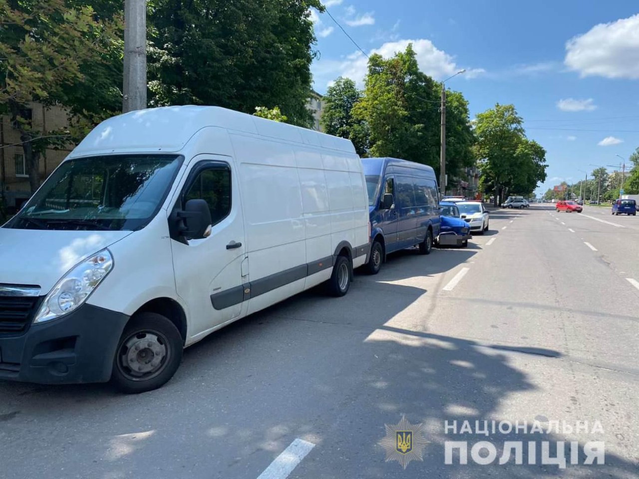 В Харькове легковушку откинуло на припаркованные авто и женщину-пешехода - фото 2
