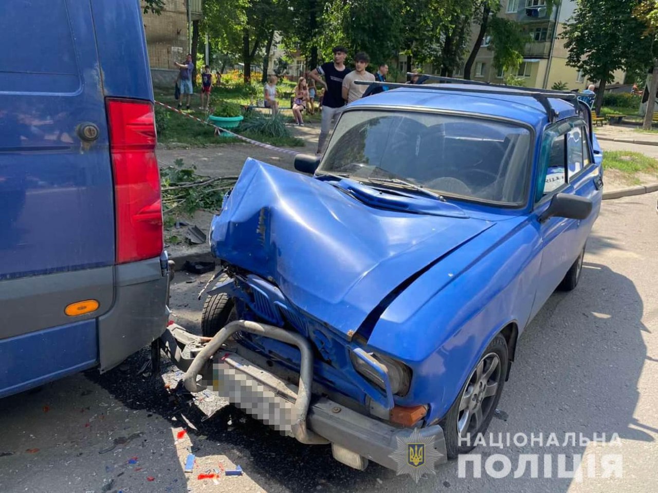 В Харькове легковушку откинуло на припаркованные авто и женщину-пешехода - фото 3