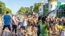 Харьковчан приглашают отметить экватор лета водяной битвой и пенной вечеринкой