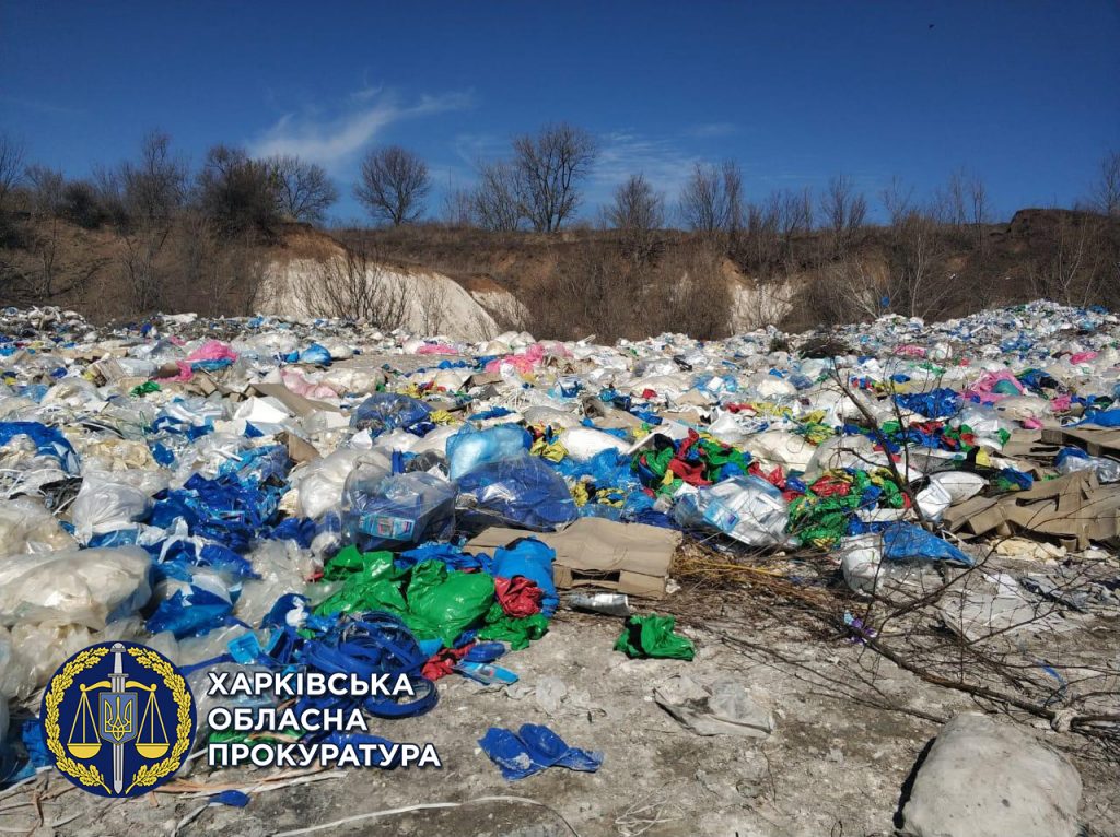 В Харьковской области на полигон твердых бытовых отходов сбрасывали химические вещества (фото)