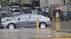 В Нью-Йорке — наводнение, залиты станции метро (фото)