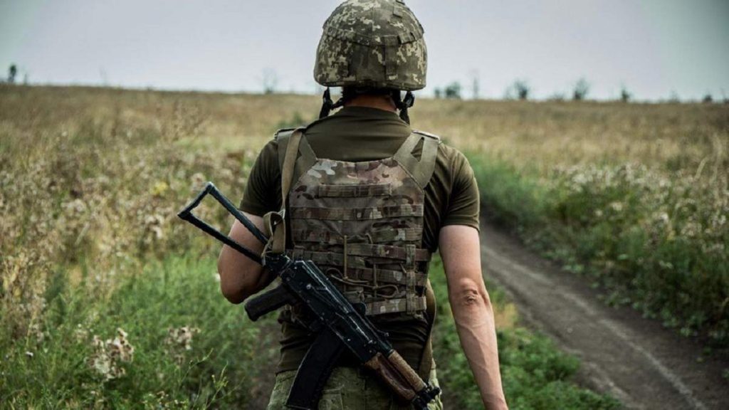 На Донбассе в результате прицельной стрельбы ранен украинский военнослужащий