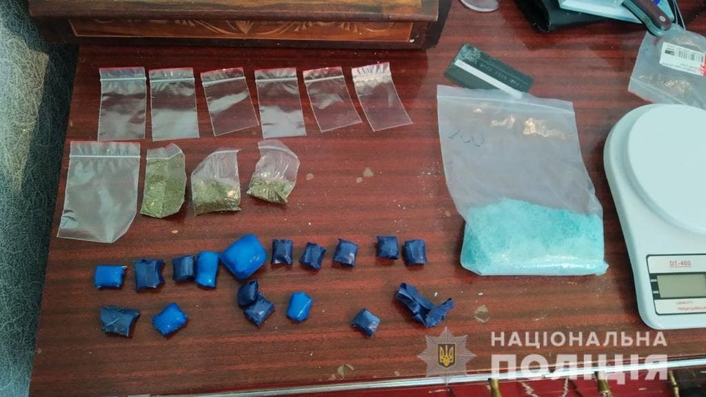 В Харькове военнослужащий попался на продаже наркотиков (фото)