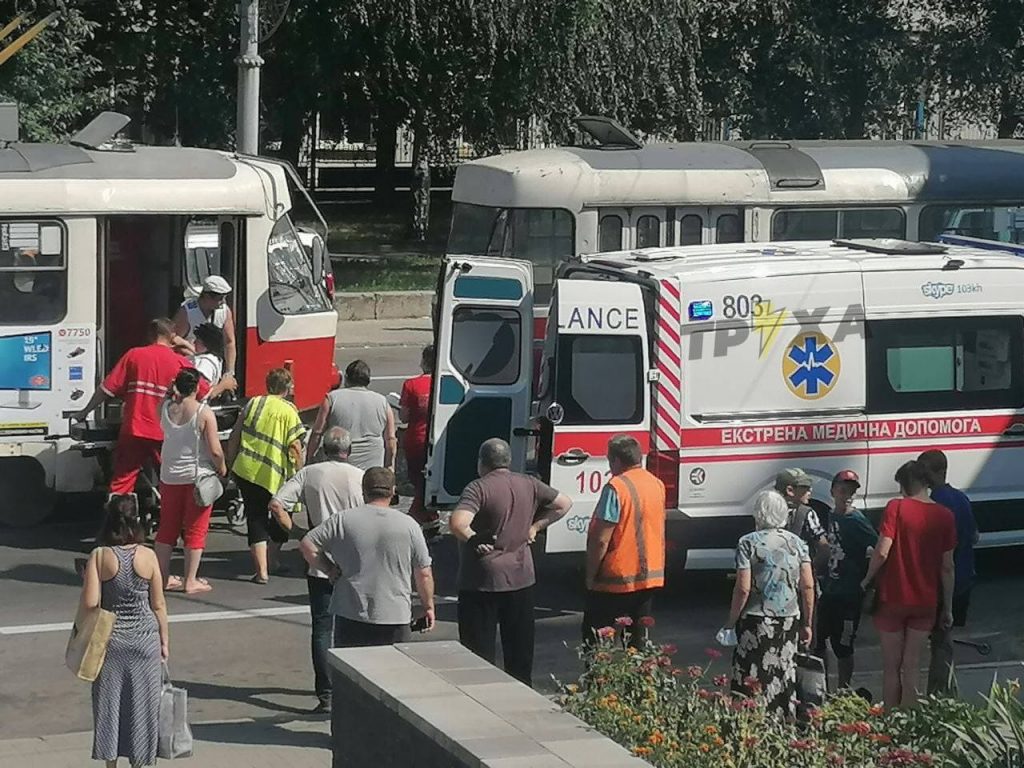 В Харькове столкнулись два трамвая: есть пострадавшие (фото, видео)