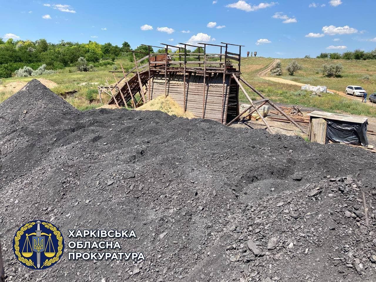 В Харьковской области прокуратура разоблачила незаконную угледобывающую шахту - фото 4