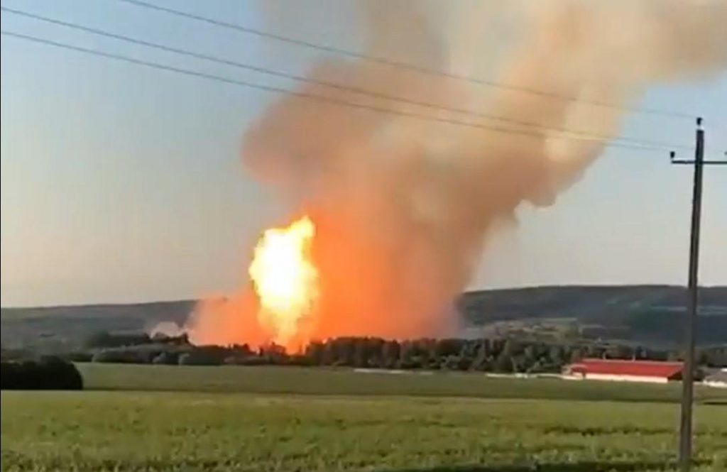 На газопроводе «Газпрома» в Пермском крае мощный взрыв (видео)