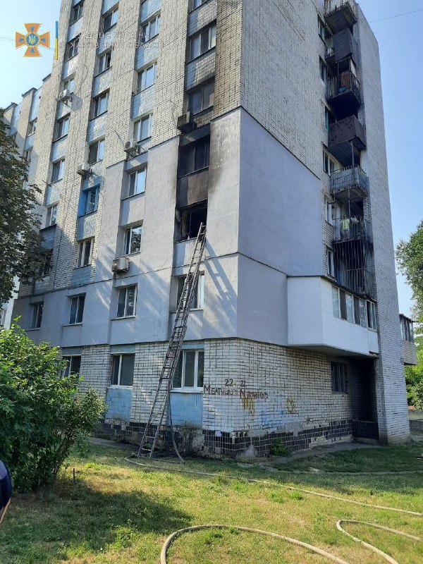 В Харькове во время пожара в девятиэтажке пострадал подросток (видео, фото)