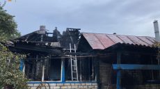 Дом сгорел, хозяева пострадали: ЧП в Харьковской области (фото)