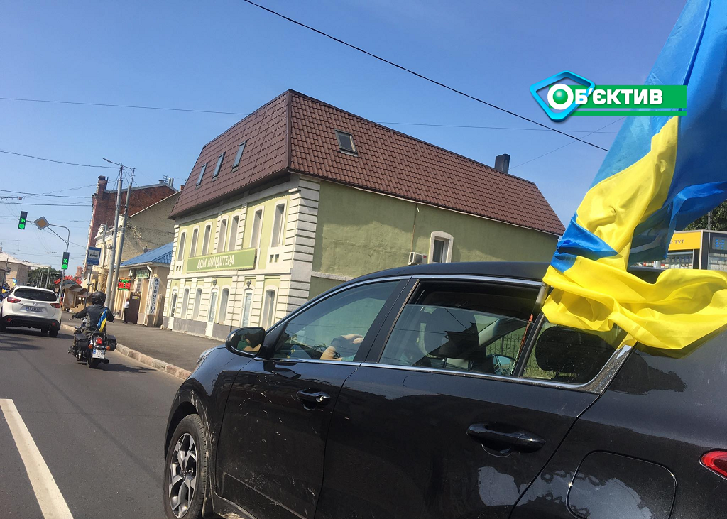 Харьковские патриоты организовали автопробег ко Дню независимости (фото)