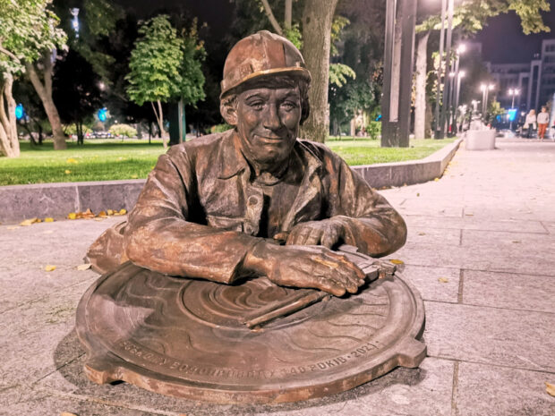 В Харькове появился памятник водопроводчику (фото)
